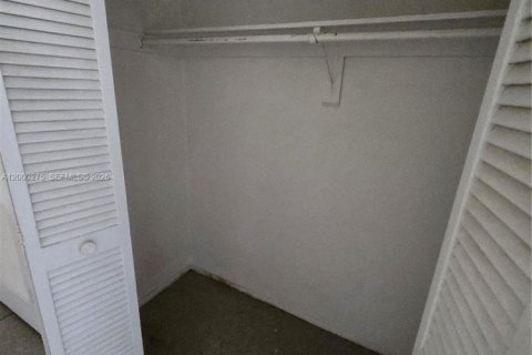 Adosado en venta en Hialeah, Florida, 3 dormitorios, 162.3 m2 № 2065285 - foto 15