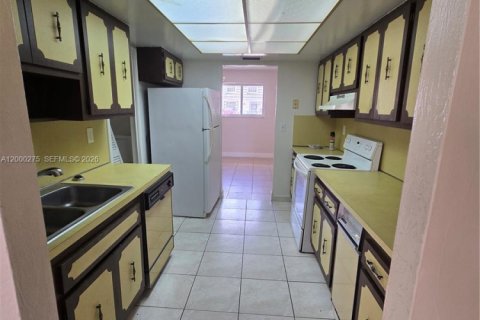 Adosado en venta en Hialeah, Florida, 3 dormitorios, 162.3 m2 № 2065285 - foto 4