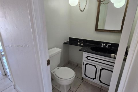 Adosado en venta en Hialeah, Florida, 3 dormitorios, 162.3 m2 № 2065285 - foto 6