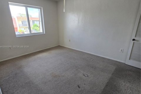 Adosado en venta en Hialeah, Florida, 3 dormitorios, 162.3 m2 № 2065285 - foto 11