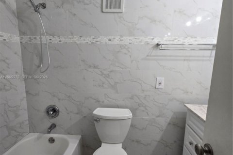 Adosado en venta en Hialeah, Florida, 3 dormitorios, 162.3 m2 № 2065285 - foto 13