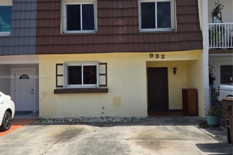 Adosado en Hialeah, Florida 3 dormitorios, 162.3 m2 № 2065285