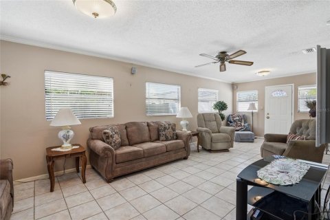 House in Tampa, Florida 3 bedrooms, 140.38 sq.m. № 2233469 - photo 13