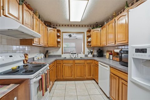 House in Tampa, Florida 3 bedrooms, 140.38 sq.m. № 2233469 - photo 12