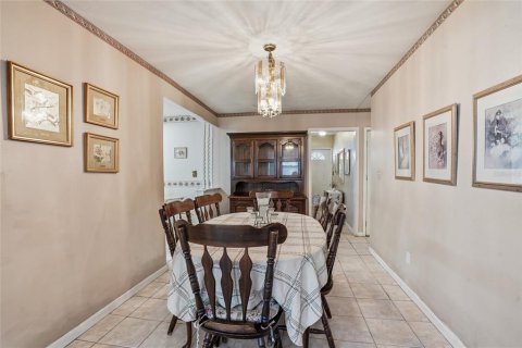 House in Tampa, Florida 3 bedrooms, 140.38 sq.m. № 2233469 - photo 9