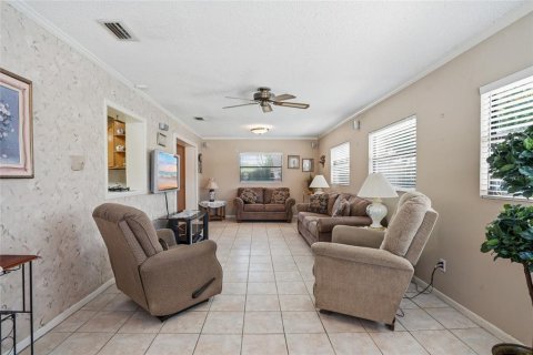House in Tampa, Florida 3 bedrooms, 140.38 sq.m. № 2233469 - photo 14