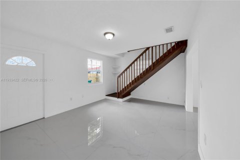 Casa en alquiler en Miami, Florida, 3 dormitorios, 170.2 m2 № 1998210 - foto 6