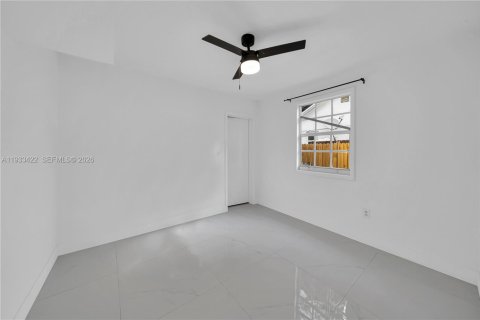 Casa en alquiler en Miami, Florida, 3 dormitorios, 170.2 m2 № 1998210 - foto 8