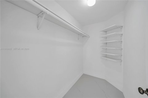 Casa en alquiler en Miami, Florida, 3 dormitorios, 170.2 m2 № 1998210 - foto 9