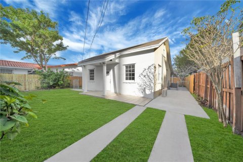 Casa en alquiler en Miami, Florida, 3 dormitorios, 170.2 m2 № 1998210 - foto 3