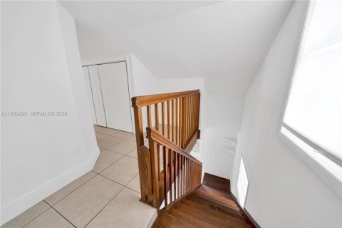 Casa en alquiler en Miami, Florida, 3 dormitorios, 170.2 m2 № 1998210 - foto 19