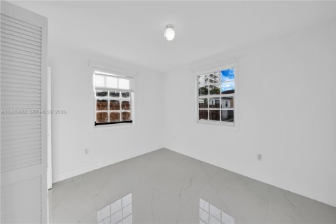 Casa en alquiler en Miami, Florida, 3 dormitorios, 170.2 m2 № 1998210 - foto 7