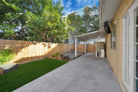 Casa en alquiler en Miami, Florida, 3 dormitorios, 170.2 m2 № 1998210 - foto 17