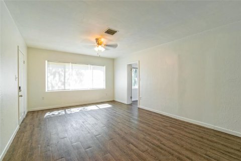 Casa en venta en Tavares, Florida, 4 dormitorios, 144.74 m2 № 1853838 - foto 8