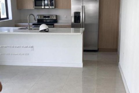 Casa en venta en Florida City, Florida, 5 dormitorios, 176.7 m2 № 2012598 - foto 9