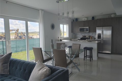 Casa en venta en Florida City, Florida, 5 dormitorios, 176.7 m2 № 2012598 - foto 5