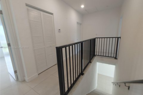 Casa en venta en Florida City, Florida, 5 dormitorios, 176.7 m2 № 2012598 - foto 11