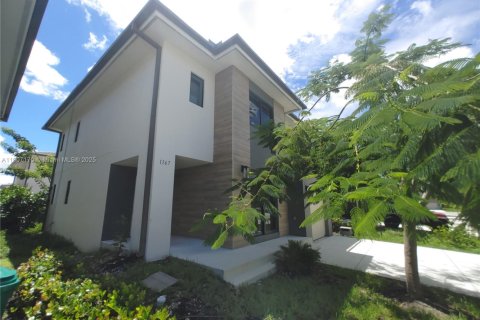 Casa en venta en Florida City, Florida, 5 dormitorios, 176.7 m2 № 2012598 - foto 2