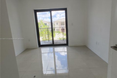 Casa en venta en Florida City, Florida, 5 dormitorios, 176.7 m2 № 2012598 - foto 15