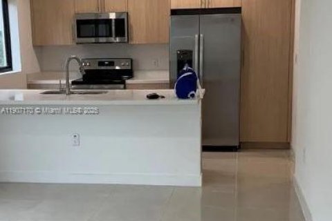 Casa en venta en Florida City, Florida, 5 dormitorios, 176.7 m2 № 2012598 - foto 8