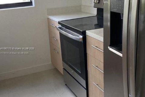 Casa en venta en Florida City, Florida, 5 dormitorios, 176.7 m2 № 2012598 - foto 10