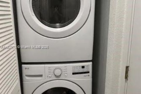 Casa en venta en Florida City, Florida, 5 dormitorios, 176.7 m2 № 2012598 - foto 17