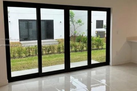 Casa en venta en Florida City, Florida, 5 dormitorios, 176.7 m2 № 2012598 - foto 7