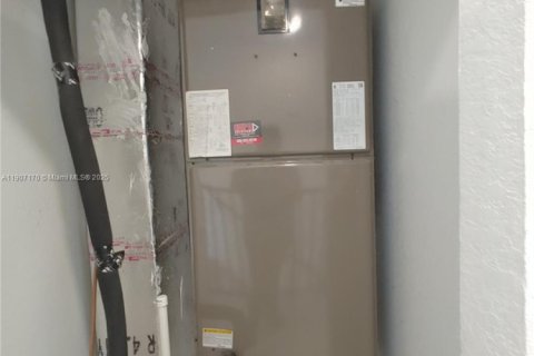 Casa en venta en Florida City, Florida, 5 dormitorios, 176.7 m2 № 2012598 - foto 16