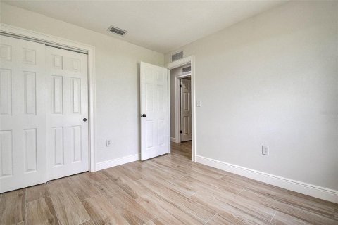 House in Pinellas Park, Florida 3 bedrooms, 128.11 sq.m. № 1823020 - photo 26