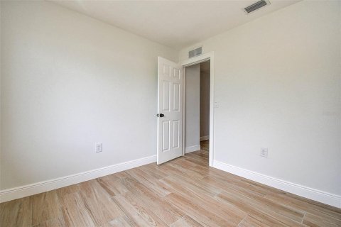 House in Pinellas Park, Florida 3 bedrooms, 128.11 sq.m. № 1823020 - photo 30