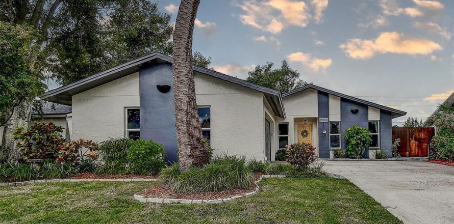 House in Pinellas Park, Florida 3 bedrooms, 128.11 sq.m. № 1823020