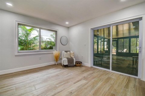 House in Pinellas Park, Florida 3 bedrooms, 128.11 sq.m. № 1823020 - photo 12