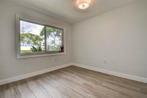House in Pinellas Park, Florida 3 bedrooms, 128.11 sq.m. № 1823020 - photo 25