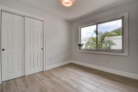 House in Pinellas Park, Florida 3 bedrooms, 128.11 sq.m. № 1823020 - photo 28