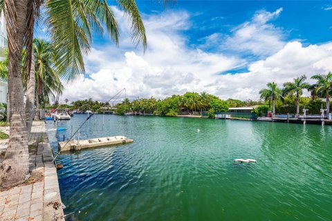 Adosado en venta en Miami Beach, Florida, 4 dormitorios, 2446.67 m2 № 2088808 - foto 11