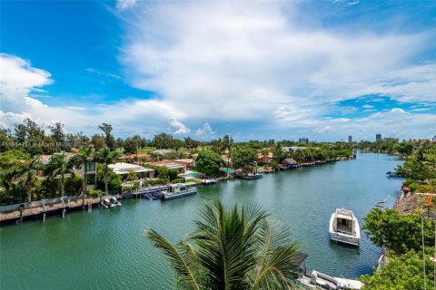 Adosado en venta en Miami Beach, Florida, 4 dormitorios, 2446.67 m2 № 2088808 - foto 10