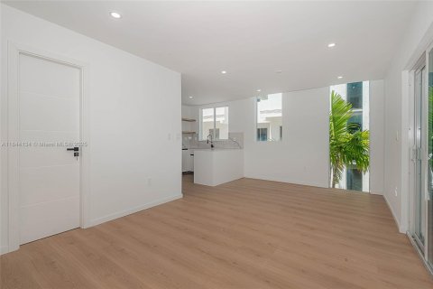 Adosado en venta en Miami Beach, Florida, 4 dormitorios, 2446.67 m2 № 2088808 - foto 4
