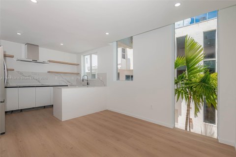 Adosado en venta en Miami Beach, Florida, 4 dormitorios, 2446.67 m2 № 2088808 - foto 3
