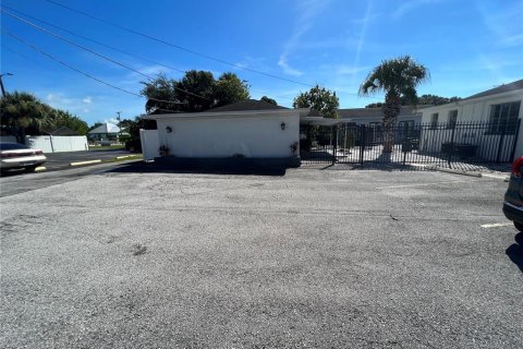 Commercial property in Tampa, Florida 71.35 sq.m. № 2108653 - photo 4