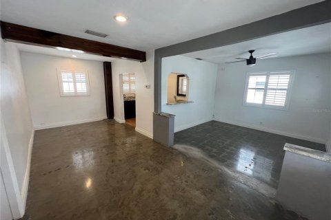 Commercial property in Tampa, Florida 71.35 sq.m. № 2108653 - photo 8