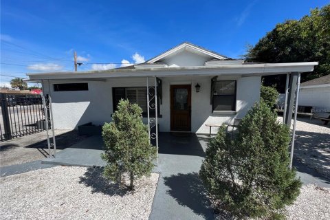 Immobilier commercial à Tampa, Floride 71.35 m2 № 2108653