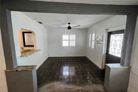 Commercial property in Tampa, Florida 71.35 sq.m. № 2108653 - photo 9