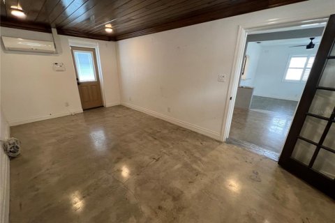 Commercial property in Tampa, Florida 71.35 sq.m. № 2108653 - photo 16