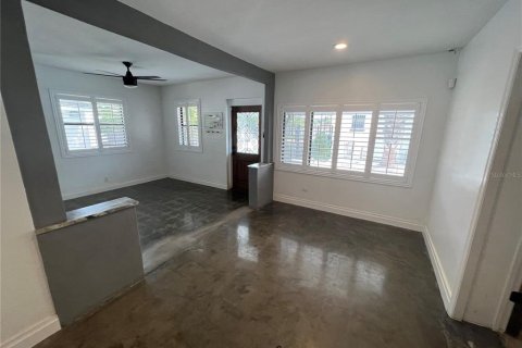 Commercial property in Tampa, Florida 71.35 sq.m. № 2108653 - photo 13
