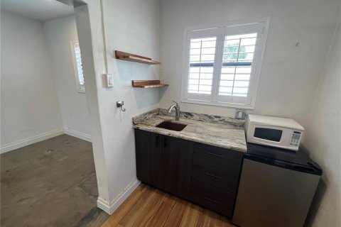 Commercial property in Tampa, Florida 71.35 sq.m. № 2108653 - photo 11