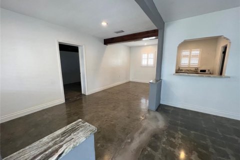 Commercial property in Tampa, Florida 71.35 sq.m. № 2108653 - photo 7
