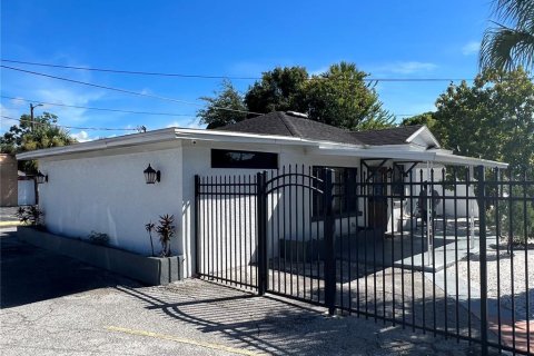 Commercial property in Tampa, Florida 71.35 sq.m. № 2108653 - photo 3