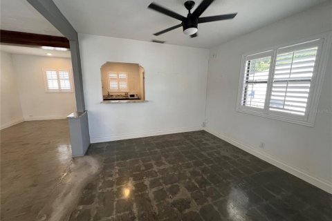 Commercial property in Tampa, Florida 71.35 sq.m. № 2108653 - photo 6
