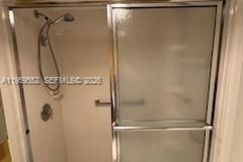 Condo in Deerfield Beach, Florida, 1 bedroom  № 2042327 - photo 9