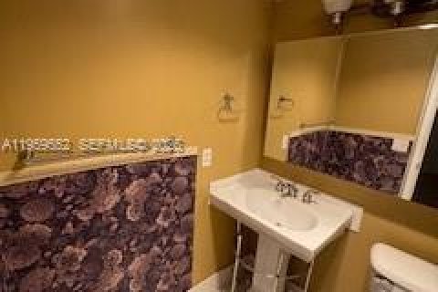 Condo in Deerfield Beach, Florida, 1 bedroom  № 2042327 - photo 10